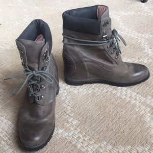 80 20 Gray Leather Hidden Heel Combat Boots